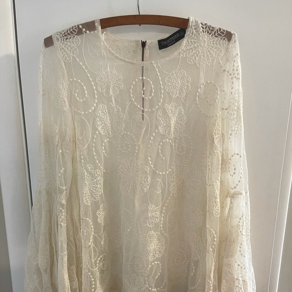 Lace Together brand top w/ flared sleeves. Size S.